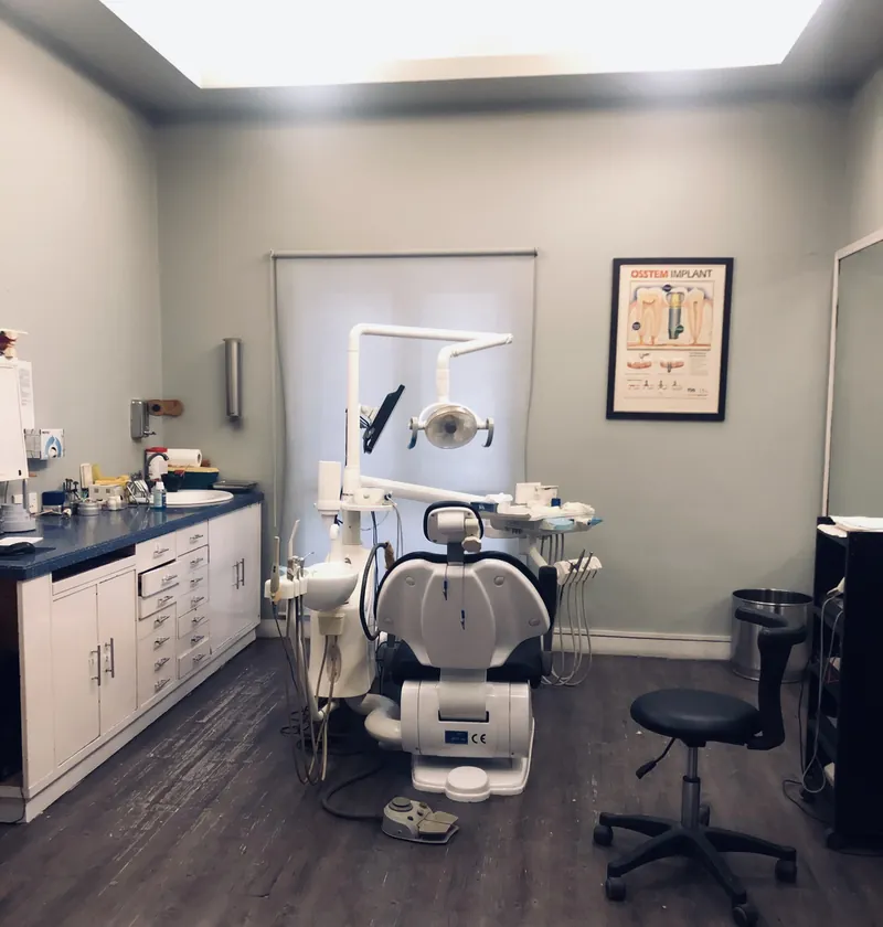 Dr. Farhan's treatment room at Smile Savers with a modern dental chair